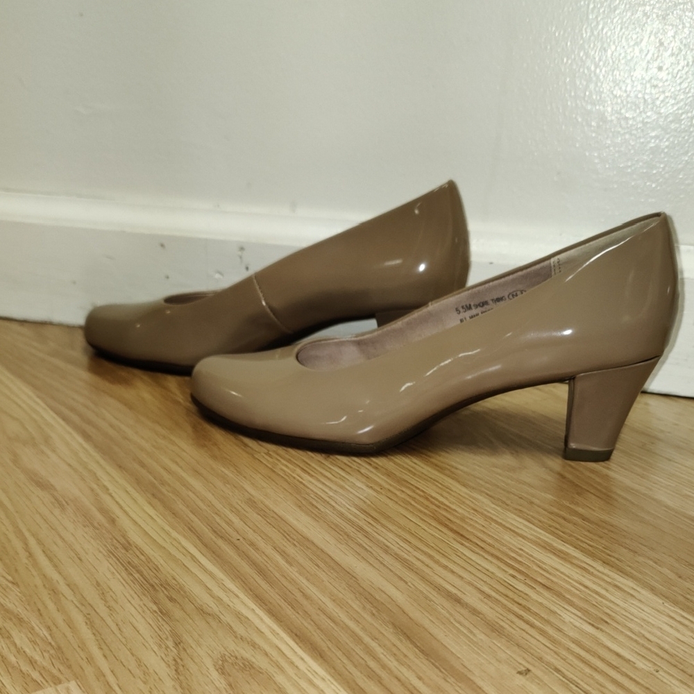 NIB Shore Thing Leather Heel Pumps